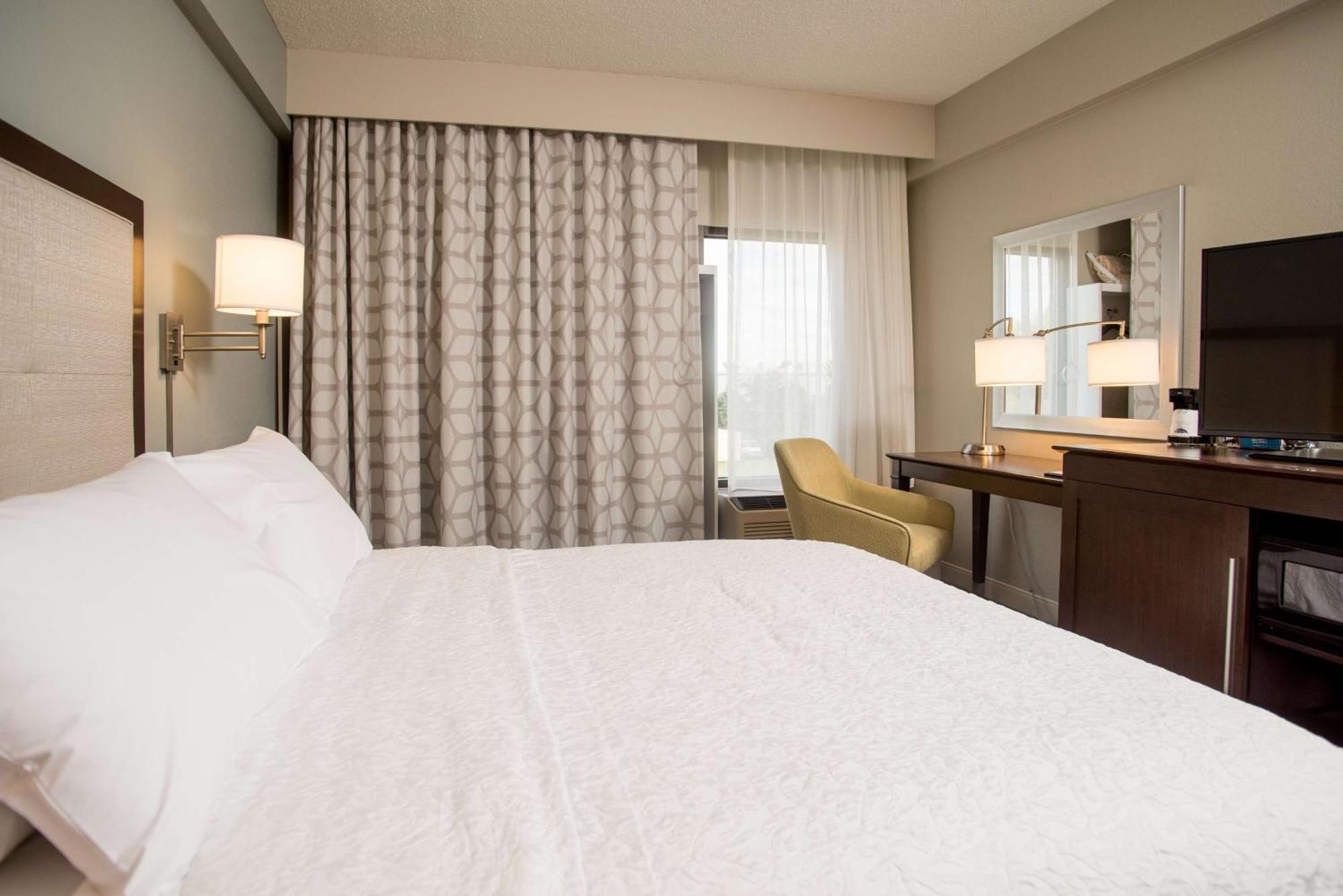 Hampton Inn Джоплин Екстериор снимка
