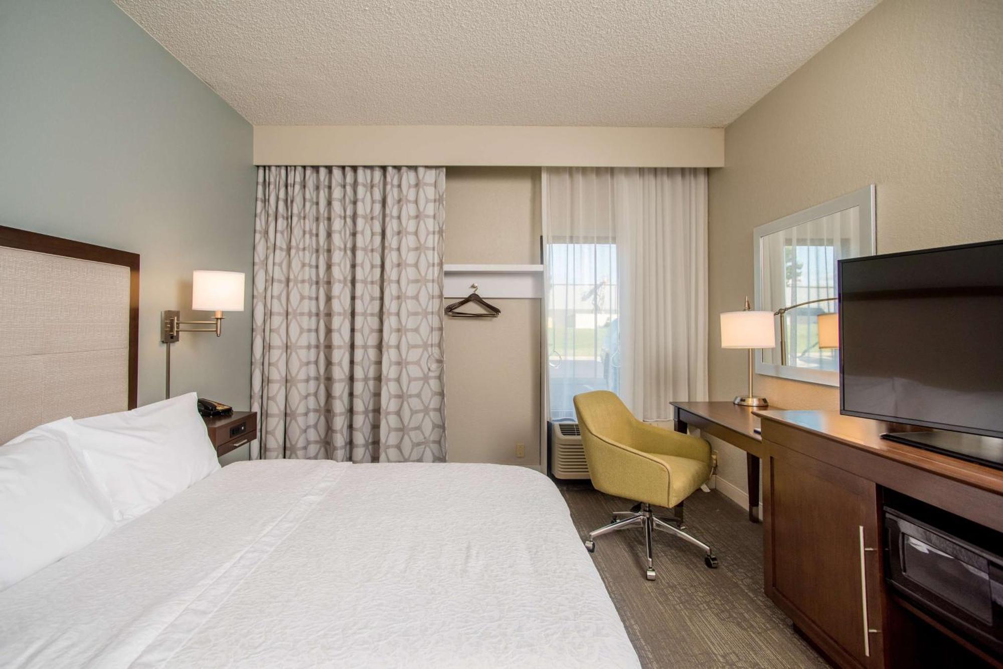 Hampton Inn Джоплин Екстериор снимка