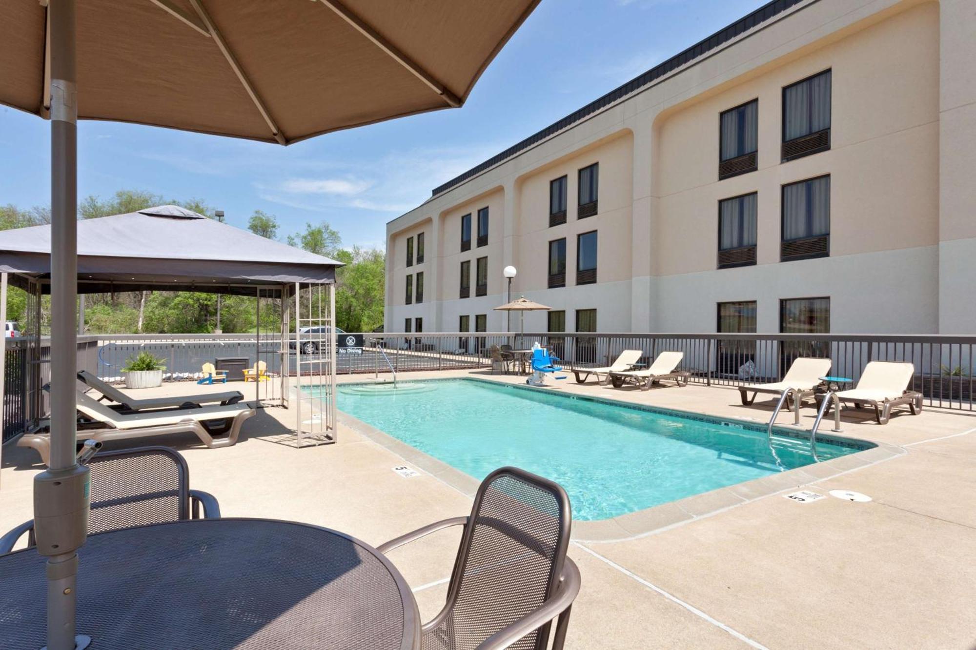 Hampton Inn Джоплин Екстериор снимка