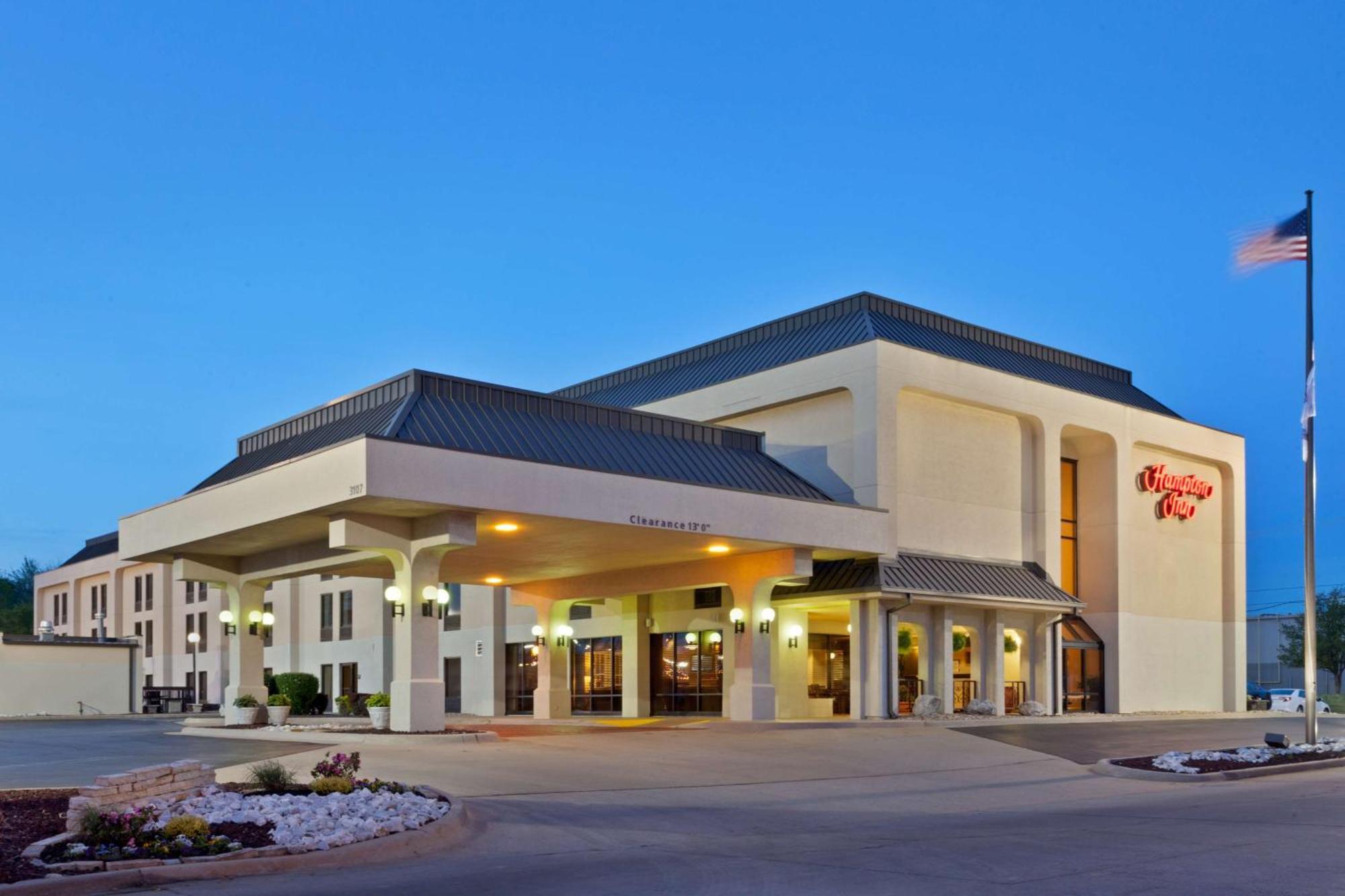 Hampton Inn Джоплин Екстериор снимка